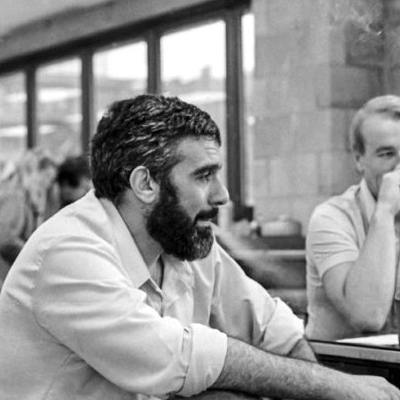 Каким жанром Александр Генис обозначает свою книгу о Довлатове?