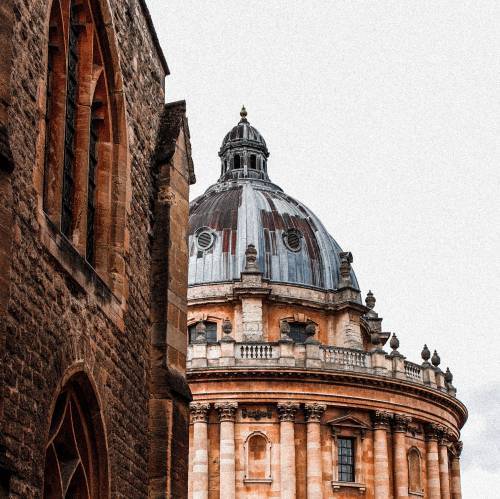 Выберите правильный вариант вопроса: are / Oxford / famous / and / Cambridge / Why / ?