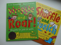 Иллюстрация 1 из 13 для Wriggle and Roar Book (+CD) - Julia Donaldson ...