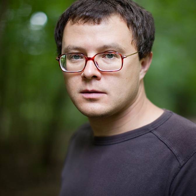 Глеб Шульпяков: «Нужно почаще менять фон, чтобы увидеть себя и мир со стороны»