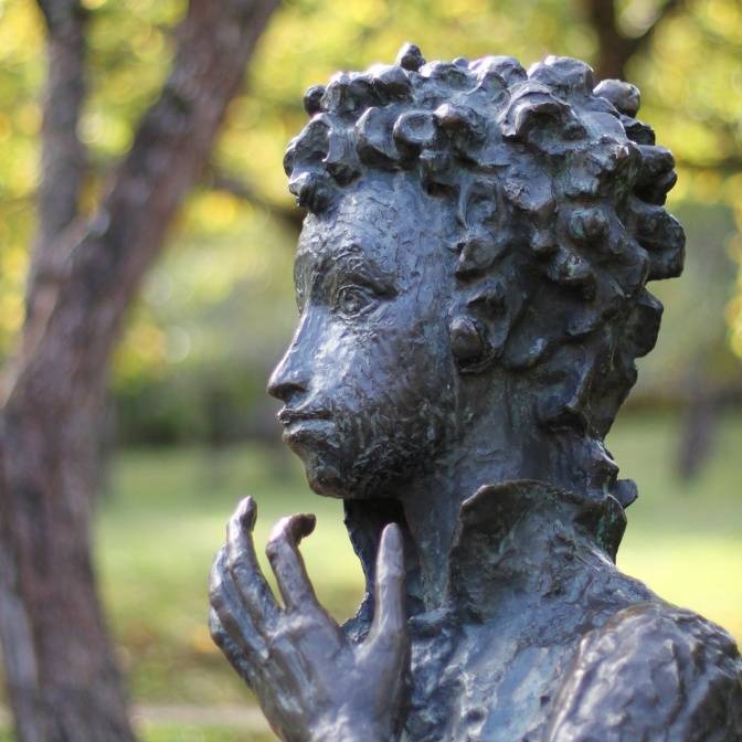 Мелиоратор, сапожник, политрук. Книги о писателях-юбилярах этого года