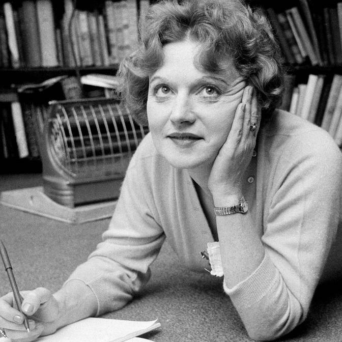 Далеко от Кенсингтона. О книге Мюриэл Спарк: «Кенсингтон, как давно это было»