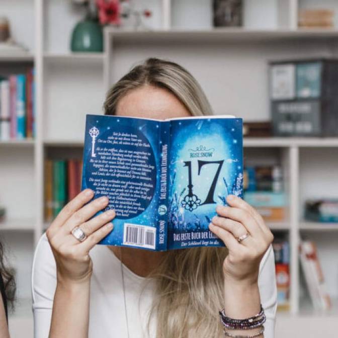 О псевдонимах и фантастике. Интервью с Роуз Сноу