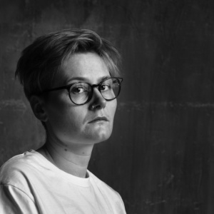 Пламя цветов. Анна Грувер о «Ветре ярости» Оксаны Васякиной