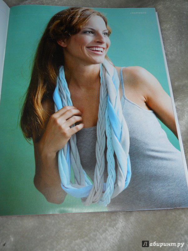 Иллюстрация 8 из 19 для Шьем модный шарф-воротник. Аксессуары из текстиля - Кох, Шарновски | Лабиринт - книги. Источник: kosolapiki