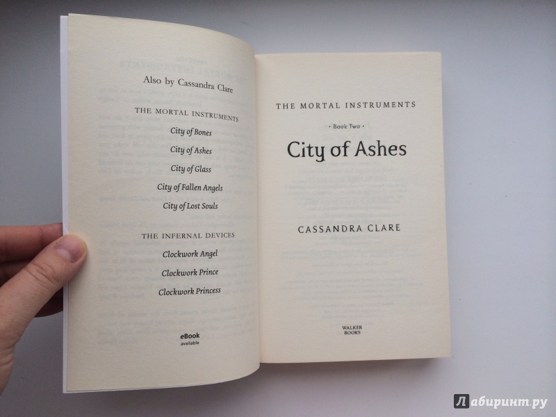 Иллюстрация 4 из 11 для City of Ashes - Cassandra Clare | Лабиринт - книги. Источник: terramisu