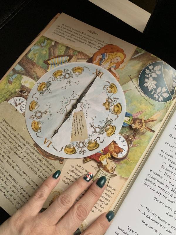 Иллюстрация 196 из 240 для Приключения Алисы в Стране Чудес. Тканевая обложка - Льюис Кэрролл | Лабиринт - книги. Источник: Лабиринт