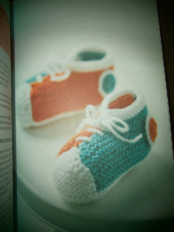 Иллюстрация 9 из 16 для Вяжем обувь для малышей: Оригинальные модели - Катрин Букерель | Лабиринт - книги. Источник: Eva2030