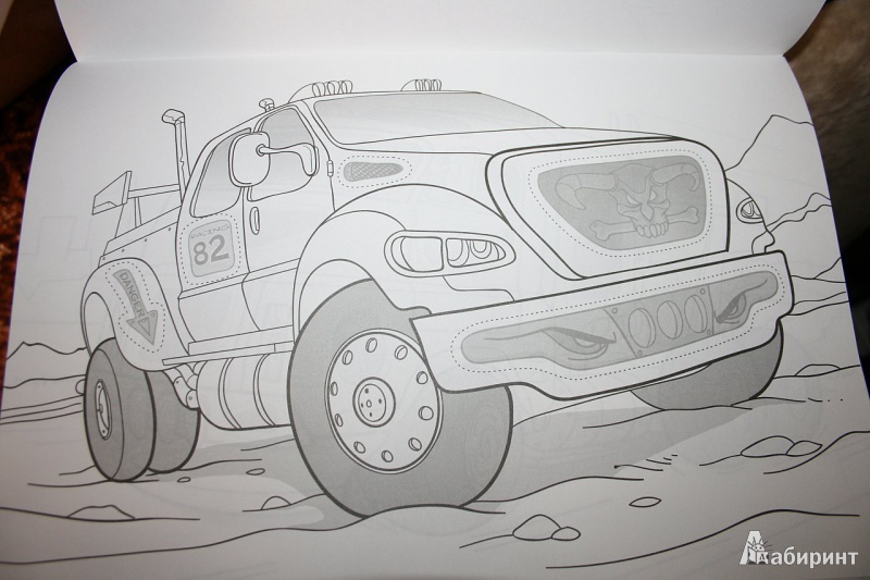 Иллюстрация 4 из 16 для Супергонки на грузовиках. Раскраска с наклейками | Лабиринт - книги. Источник: Бебебе  Татьяна