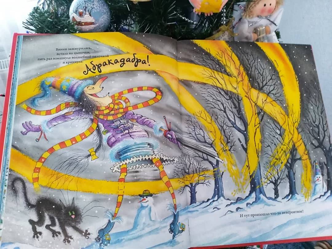 Иллюстрация 94 из 130 для Ведьмочка Винни встречает Новый год! Пять волшебных историй в одной книге - Валери Томас | Лабиринт - книги. Источник: Отзывы читателей