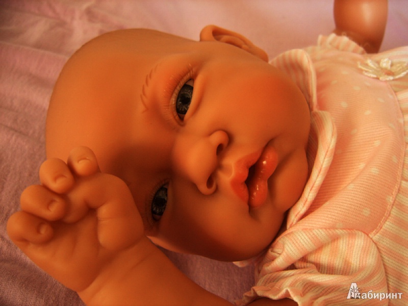 Иллюстрация 5 из 6 для Кукла-младенец "Эрика" в розовом, озвученная, 40 см (3041P) | Лабиринт - игрушки. Источник: i-kucher
