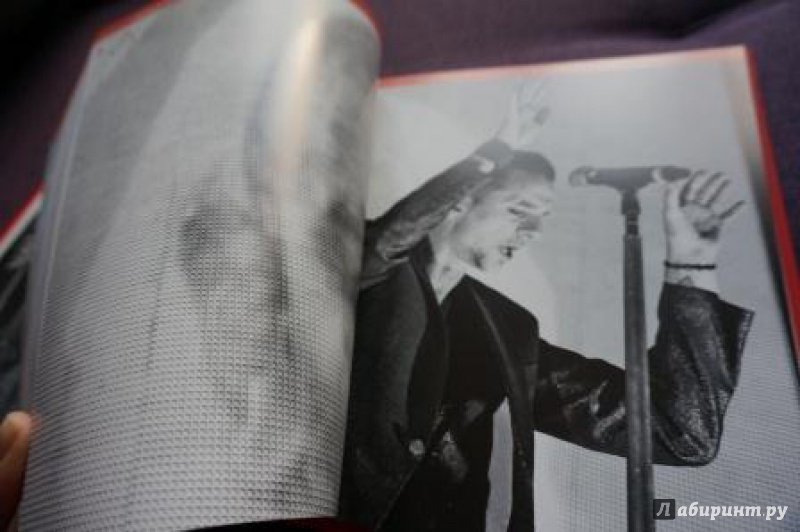 Иллюстрация 13 из 25 для Depeche Mode. Монумент | Лабиринт - книги. Источник: Лабиринт