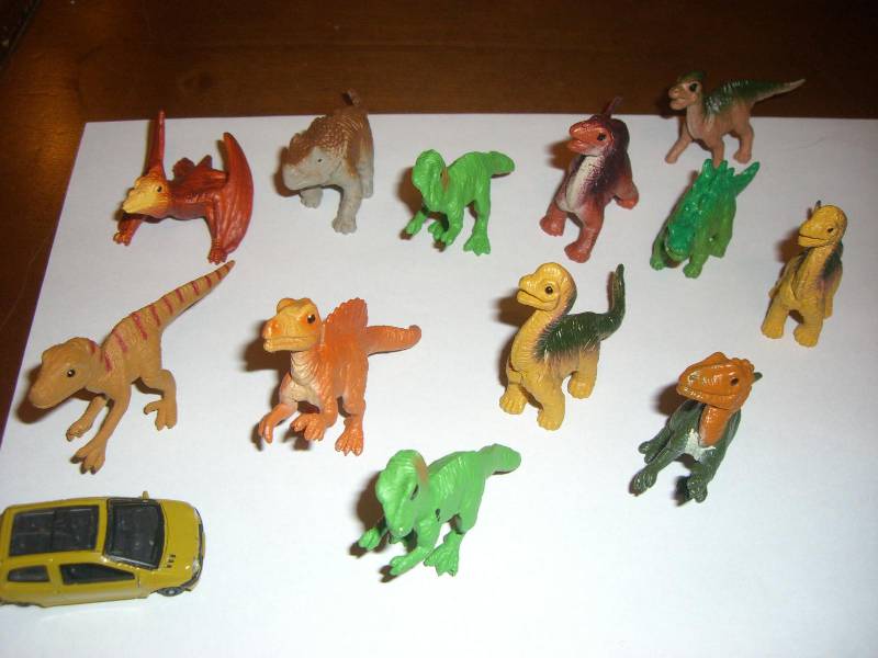Иллюстрация 2 из 7 для Детеныши динозавров, 10 фигурок (680104) | Лабиринт - игрушки. Источник: Nasturciy