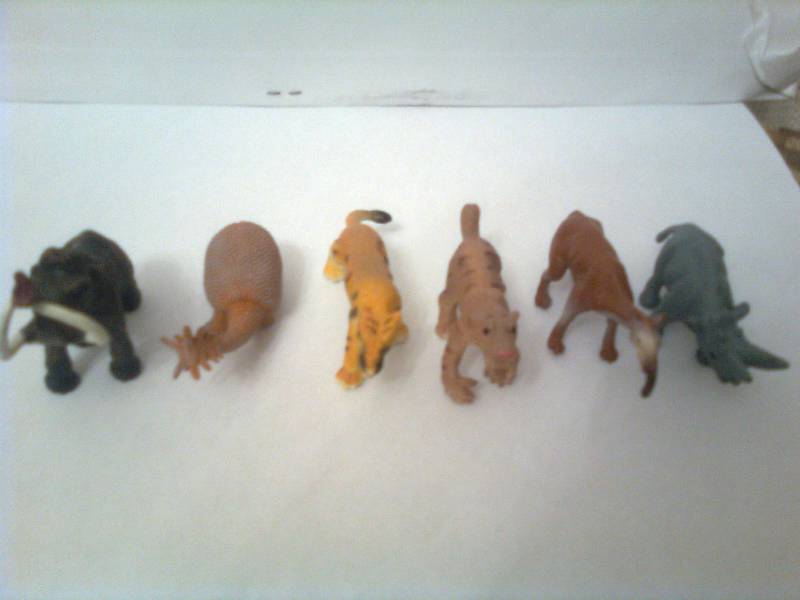 Иллюстрация 3 из 4 для Доисторическая жизнь, 12 фигурок (681004) | Лабиринт - игрушки. Источник: -)  Олеся