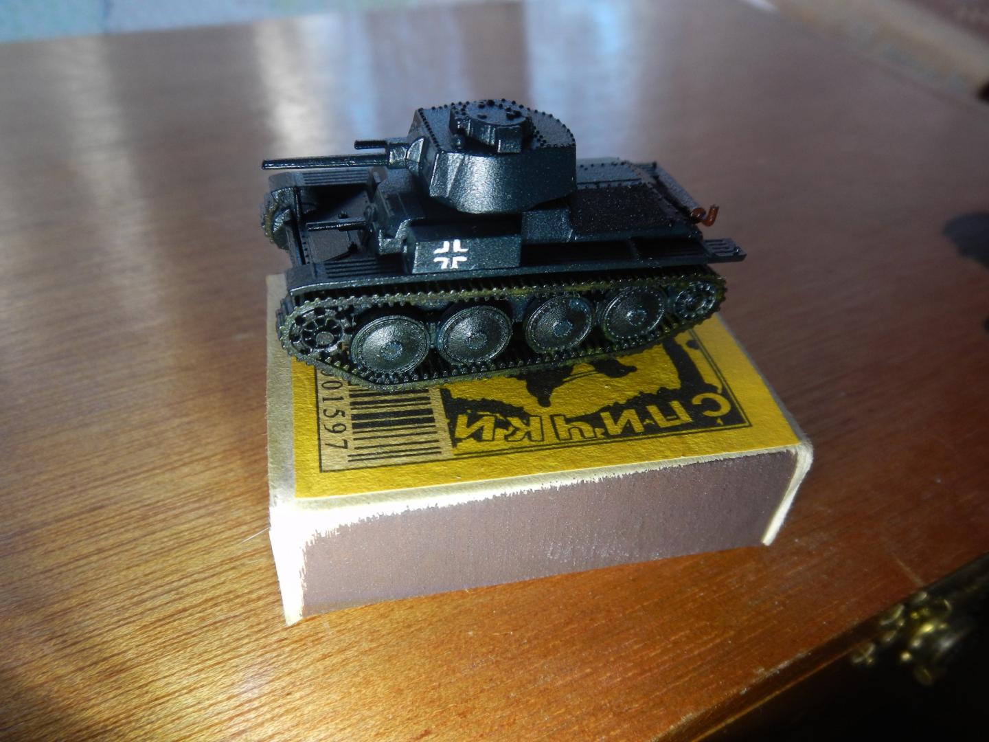 Иллюстрация 11 из 12 для Немецкий легкий танк Pz.Kpfw.38 (T) (6130) | Лабиринт - игрушки. Источник: Молчанов  Павел