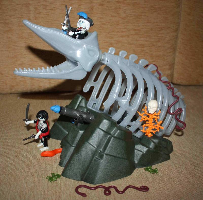 Иллюстрация 4 из 4 для Призрак скелета кита с пиратским орудием (4803) | Лабиринт - игрушки. Источник: Лисенка