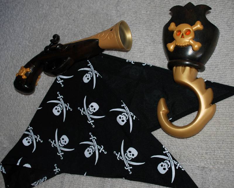 Иллюстрация 2 из 2 для Игрушка- набор пирата из 3 предметов с пистолетом (7255) | Лабиринт - игрушки. Источник: Лек