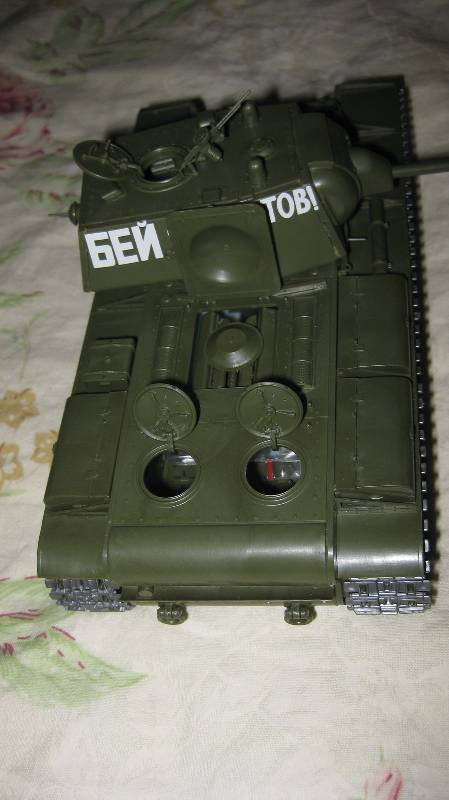 Иллюстрация 10 из 11 для Советский тяжелый танк КВ-1 (3539) | Лабиринт - игрушки. Источник: Лунис  Татьяна