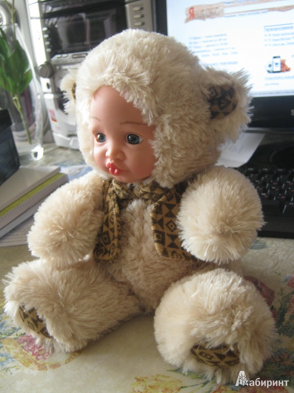 Иллюстрация 2 из 3 для Кукла "Anna De Wailly". Медвежонок в жилетке, 20 см (12НК058F-3) | Лабиринт - игрушки. Источник: Далаажик  Вера Витальевна