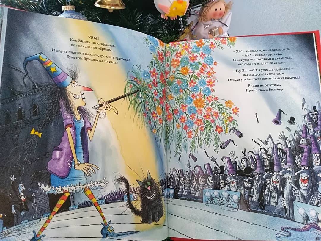 Иллюстрация 92 из 130 для Ведьмочка Винни встречает Новый год! Пять волшебных историй в одной книге - Валери Томас | Лабиринт - книги. Источник: Отзывы читателей