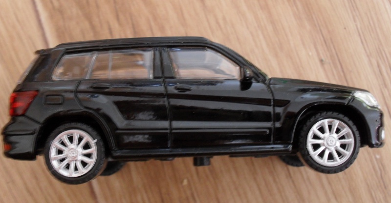 Иллюстрация 2 из 3 для Машина Mercedes GLK-Class металлическая 1:43 (33900) | Лабиринт - игрушки. Источник: Перминова  Татьяна Сергеевна