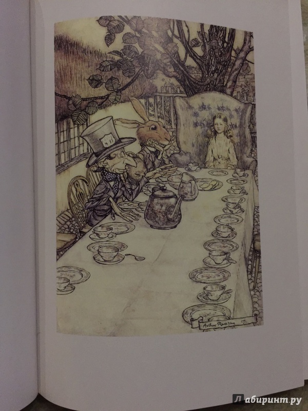 Иллюстрация 27 из 30 для Алиса в Стране чудес. Алиса в Зазеркалье - Льюис Кэрролл | Лабиринт - книги. Источник: pavko
