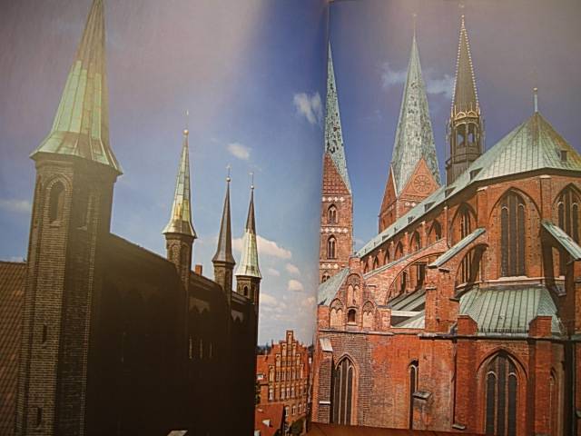 Иллюстрация 20 из 30 для Церкви и монастыри Европы - Ульрика Шебер | Лабиринт - книги. Источник: Читательница.