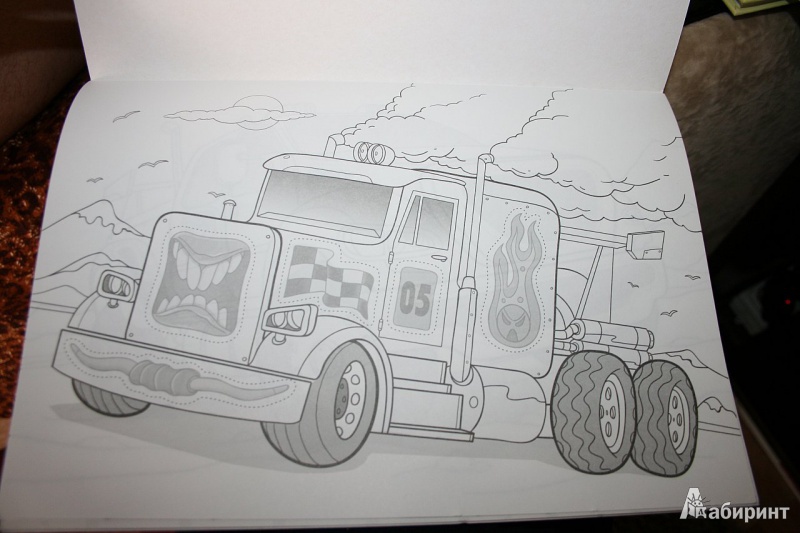 Иллюстрация 3 из 16 для Супергонки на грузовиках. Раскраска с наклейками | Лабиринт - книги. Источник: Бебебе  Татьяна