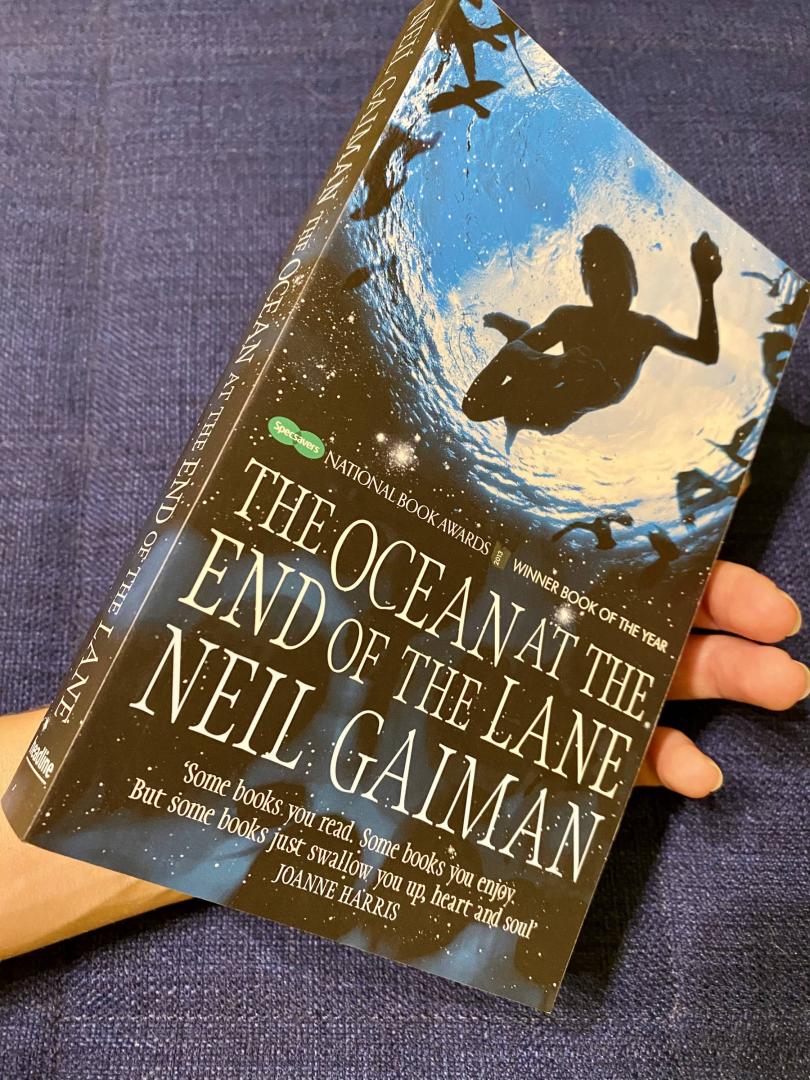 Иллюстрация 19 из 23 для Ocean at the End of the Lane - Neil Gaiman | Лабиринт - книги. Источник: Юргайтис  Алексей