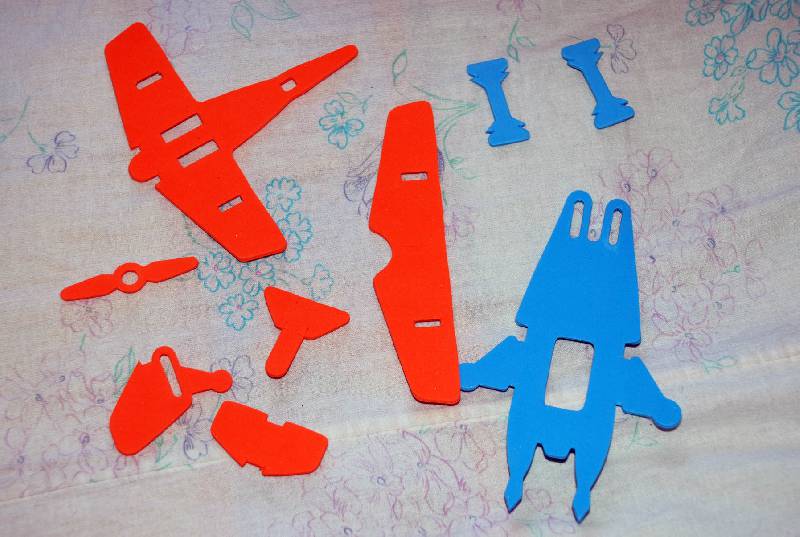 Иллюстрация 2 из 4 для Техник. Конструктор из мягкого пластика "Самолет" | Лабиринт - игрушки. Источник: Лек