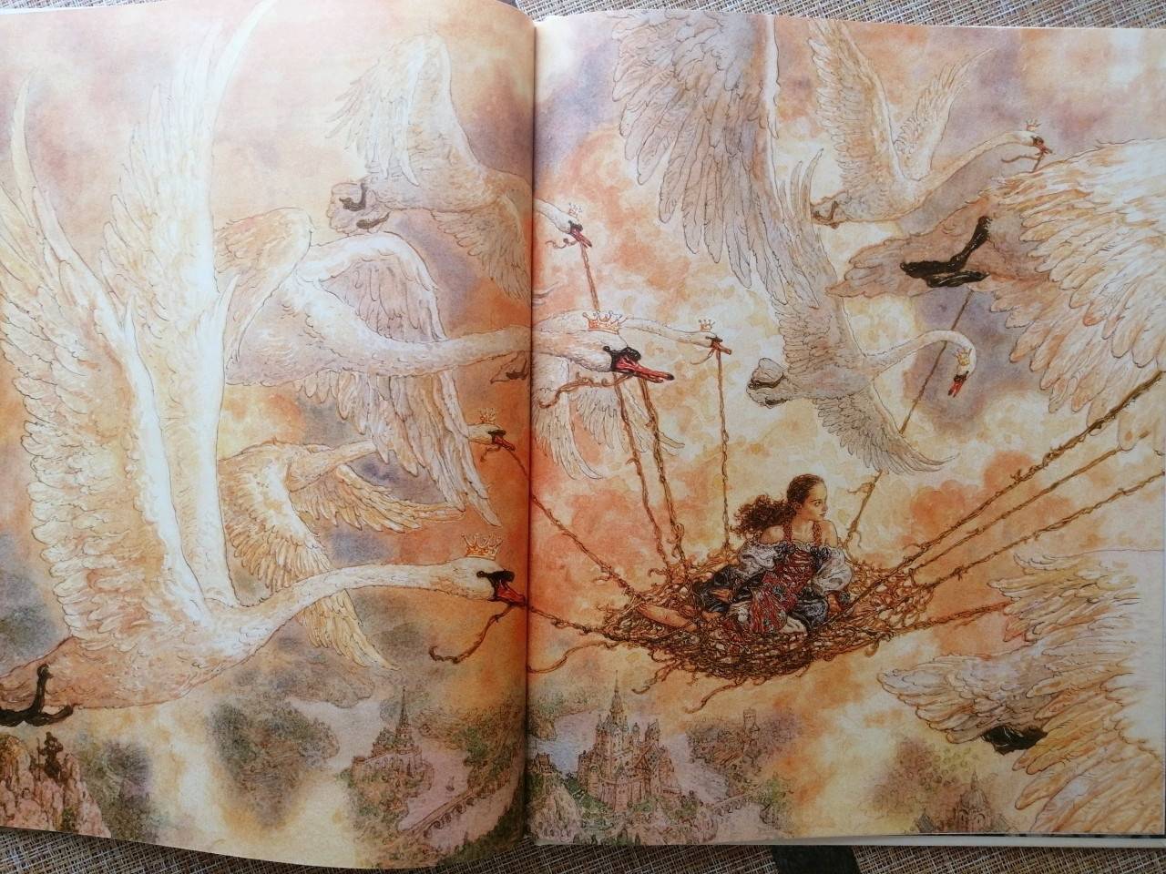 Иллюстрация 76 из 88 для Дикие лебеди - Ханс Андерсен | Лабиринт - книги. Источник: Ш  Елена