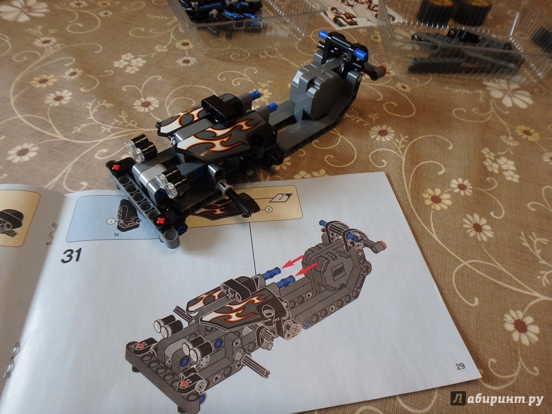 Иллюстрация 6 из 17 для Конструктор "Гоночный автомобиль для побега" (42046) | Лабиринт - игрушки. Источник: R.O.S.S.