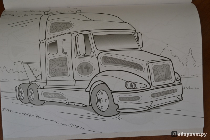 Иллюстрация 15 из 16 для Супергонки на грузовиках. Раскраска с наклейками | Лабиринт - книги. Источник: juli_pani