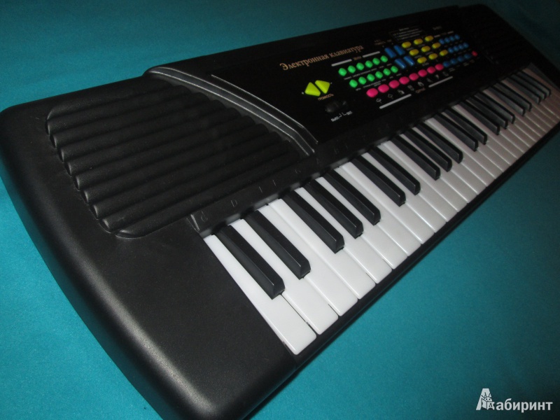 Иллюстрация 4 из 5 для Синтезатор, 49 клавиш с микрофоном 78 см (D-00012) | Лабиринт - игрушки. Источник: Вебер  Оксана Анатольевна
