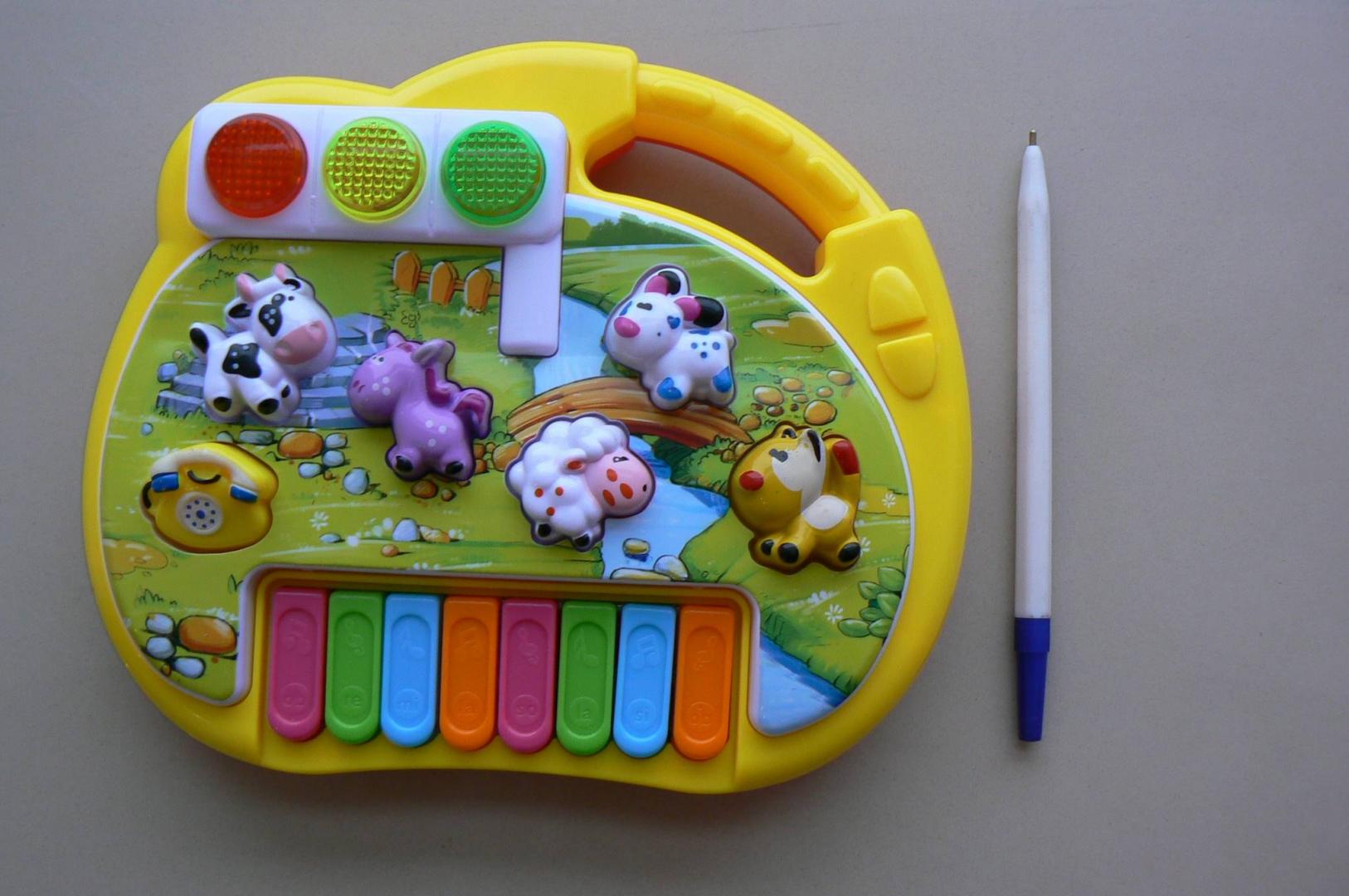 Звучащая игрушка. Музыкальная игшрушка с о звуакми животных. Пианино для малышей со звуками животных. Игрушка со звуками животных. Музыкальная игрушка звуки животных.