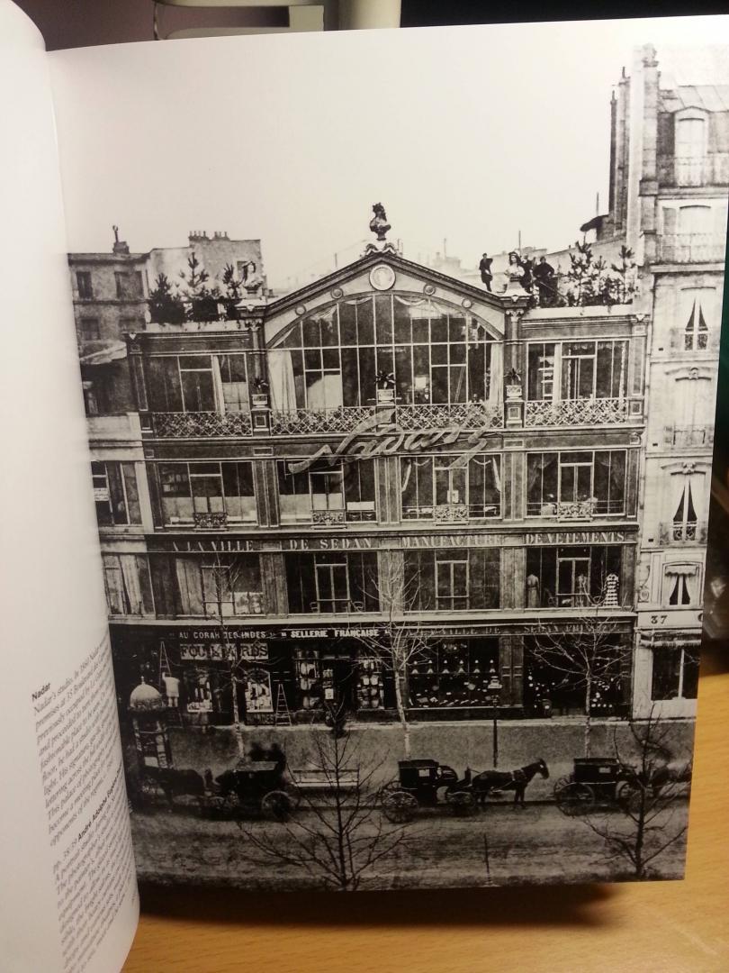 Иллюстрация 14 из 17 для Paris - Portrait of a City | Лабиринт - книги. Источник: Кадомцева  Екатерина