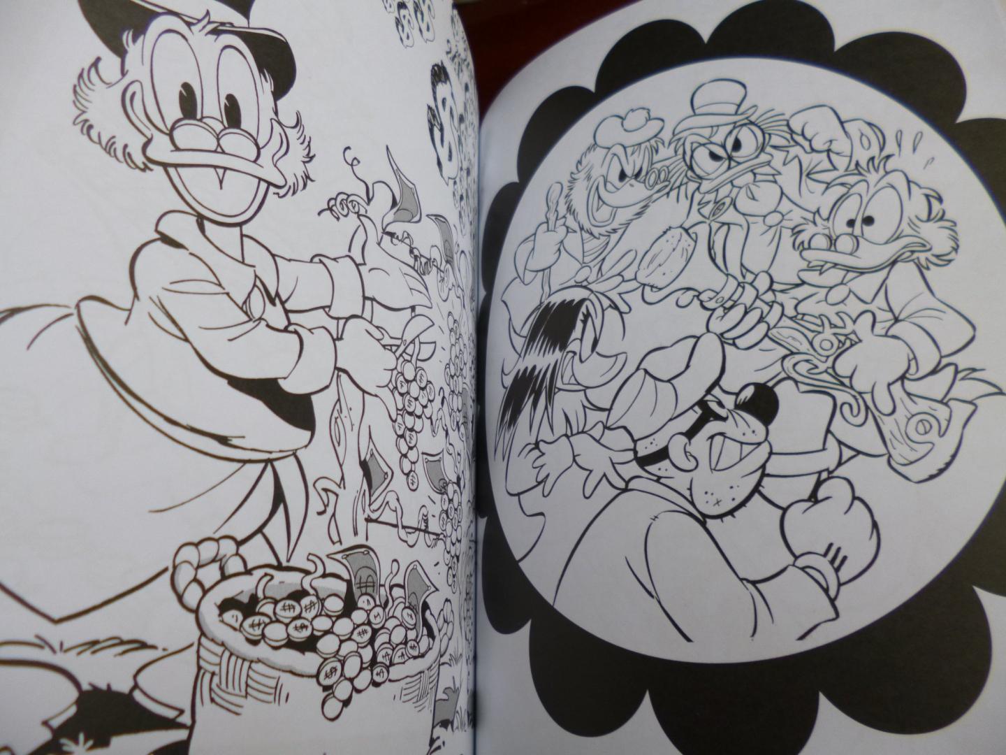 Иллюстрация 57 из 77 для Раскраска. Disney. Любимые герои. Микки, Дональд | Лабиринт - книги. Источник: Лабиринт
