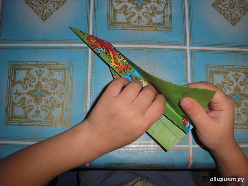 Иллюстрация 5 из 25 для Бумажные самолетики. Сделай и запусти! | Лабиринт - книги. Источник: Тарабрина  Наталия Николаевна