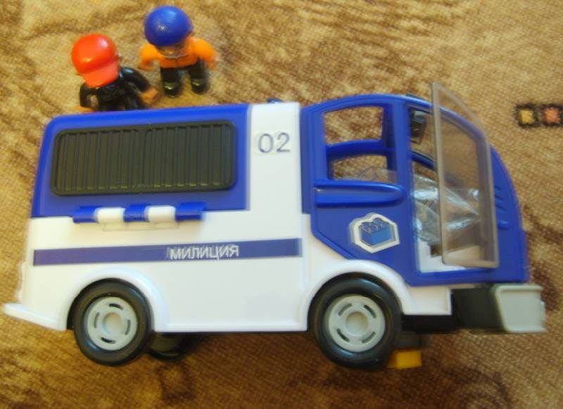 Иллюстрация 7 из 11 для Машина "Полиция" на батарейках (56599ADIY) | Лабиринт - игрушки. Источник: Tatka