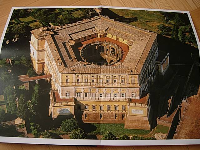 Иллюстрация 21 из 22 для Самые знаменитые дворцы, виллы и замки - Анри Стирлен | Лабиринт - книги. Источник: Читательница.