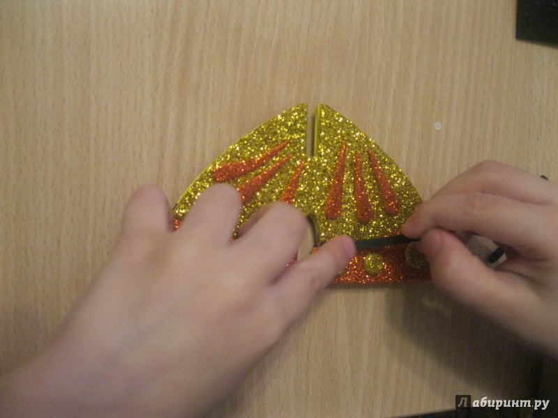 Иллюстрация 4 из 7 для Аппликация 3D "Золотая рыбка", 146 деталей (97004) | Лабиринт - игрушки. Источник: MaMasha