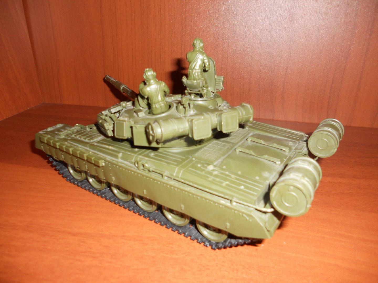 Иллюстрация 23 из 28 для Российский основной боевой танк 3592 Т-80БВ | Лабиринт - игрушки. Источник: Смирнов  Юрий Николаевич