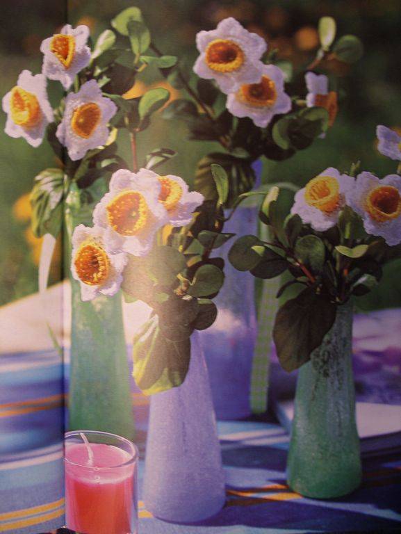 Иллюстрация 7 из 25 для Вязаные цветы. Новые идеи на целый год - Вероника Хуг | Лабиринт - книги. Источник: Мариста