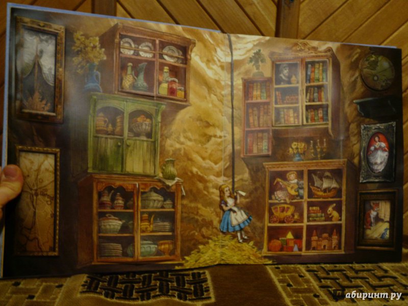 Иллюстрация 98 из 232 для Приключения Алисы в Стране Чудес - Льюис Кэрролл | Лабиринт - книги. Источник: Собака на Луне