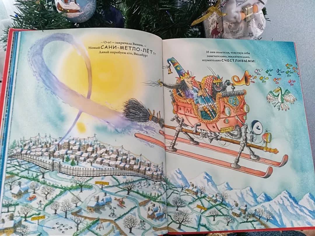 Иллюстрация 93 из 130 для Ведьмочка Винни встречает Новый год! Пять волшебных историй в одной книге - Валери Томас | Лабиринт - книги. Источник: Отзывы читателей