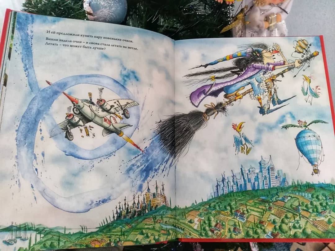 Иллюстрация 89 из 130 для Ведьмочка Винни встречает Новый год! Пять волшебных историй в одной книге - Валери Томас | Лабиринт - книги. Источник: Отзывы читателей