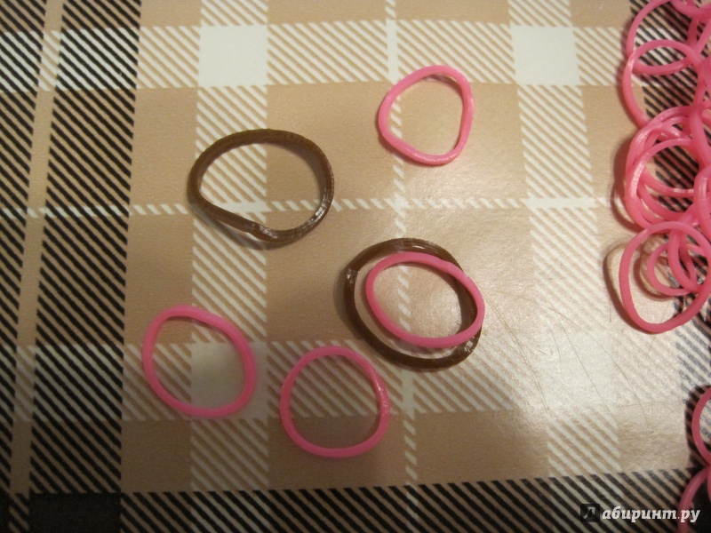 Иллюстрация 5 из 11 для Резинки для плетения (розовый, 300 штук) (39674) | Лабиринт - игрушки. Источник: Наталья