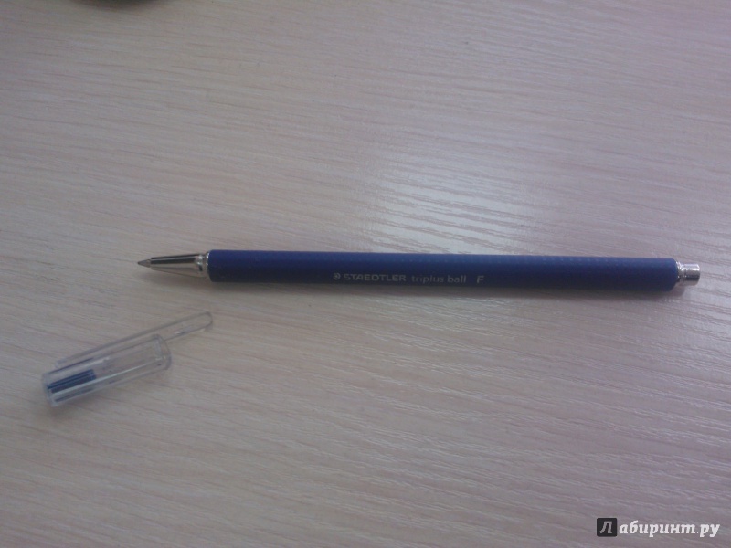 Иллюстрация 4 из 5 для Шариковая ручка "Triplus Ball", F 0,3 мм, цвет синий (431F-3) | Лабиринт - канцтовы. Источник: lllena