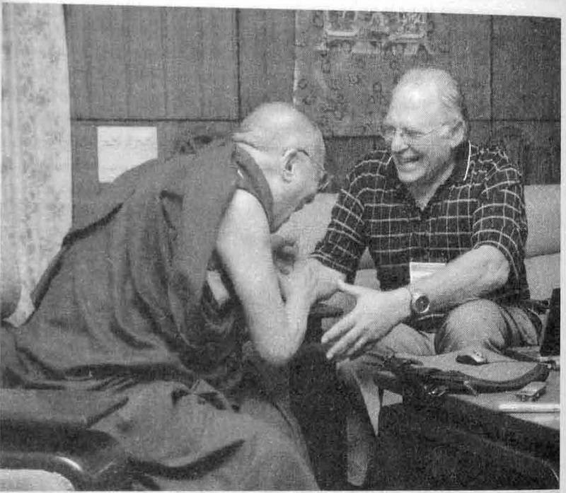 Иллюстрация 13 из 17 для Мудрость Востока и Запада. Психология равновесия - Далай-Лама, Экман | Лабиринт - книги. Источник: Ялина