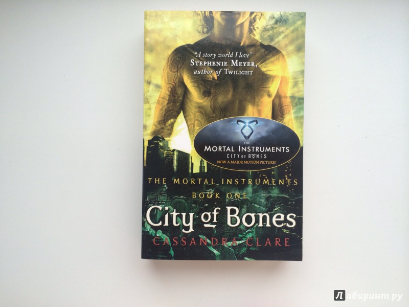 Иллюстрация 5 из 27 для Mortal Instruments. Book 1. City of Bones - Cassandra Clare | Лабиринт - книги. Источник: terramisu